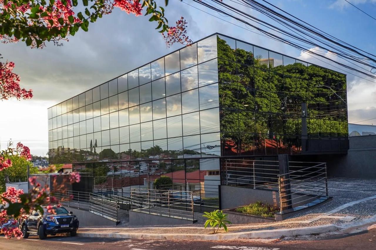 Guarda-Corpo com Torre Inox e Vidro Laminado